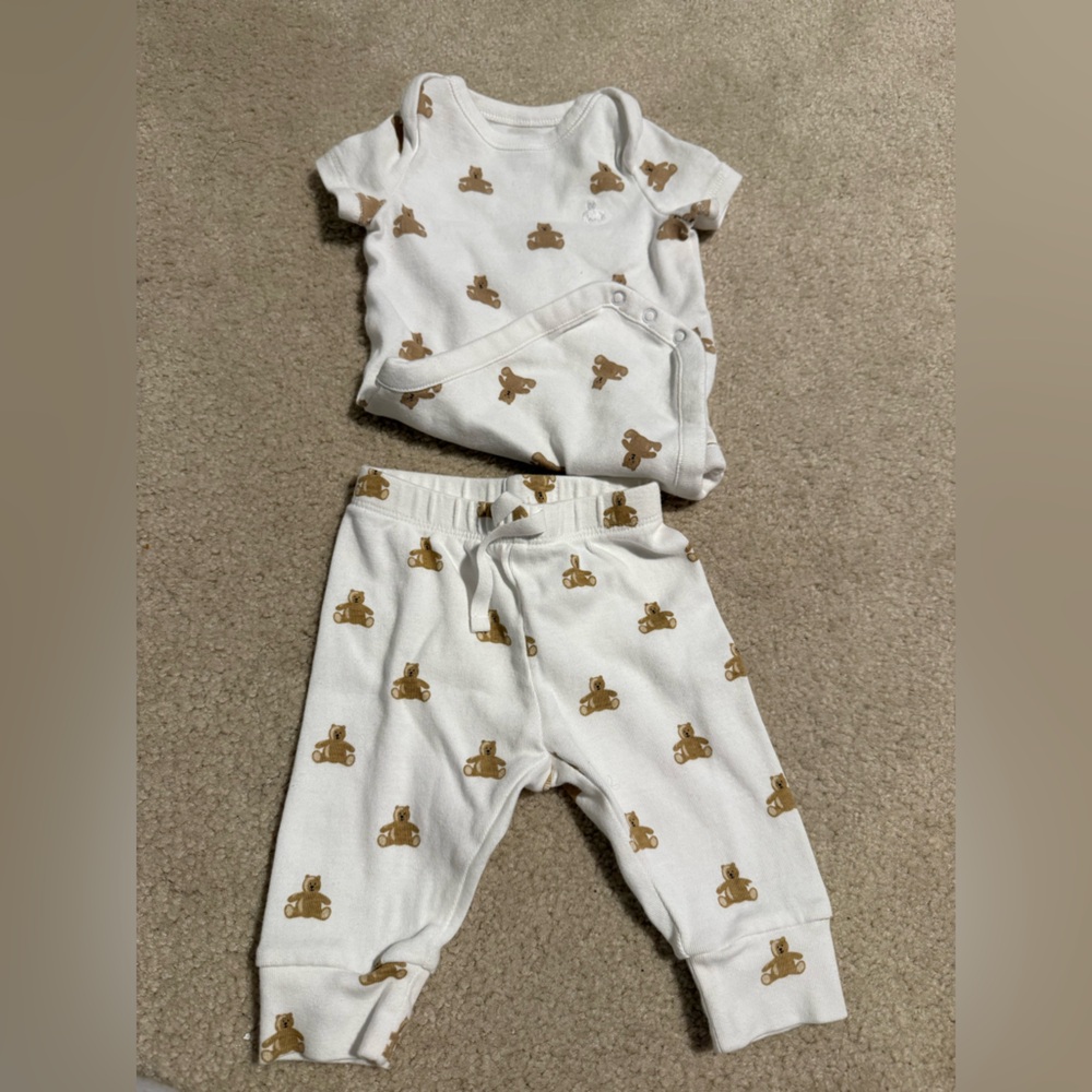 GAP Adorable Bear Print Baby Outfit